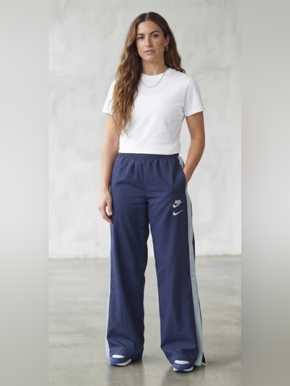 Nike Women's Blue Loose Fit Mid Rise Full Length Wide Leg Nylon Pants Size L NWT